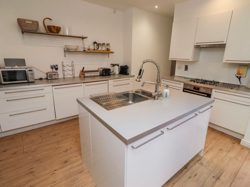 A kitchen with appliances and cabinets at Alnbank in Alnmouth