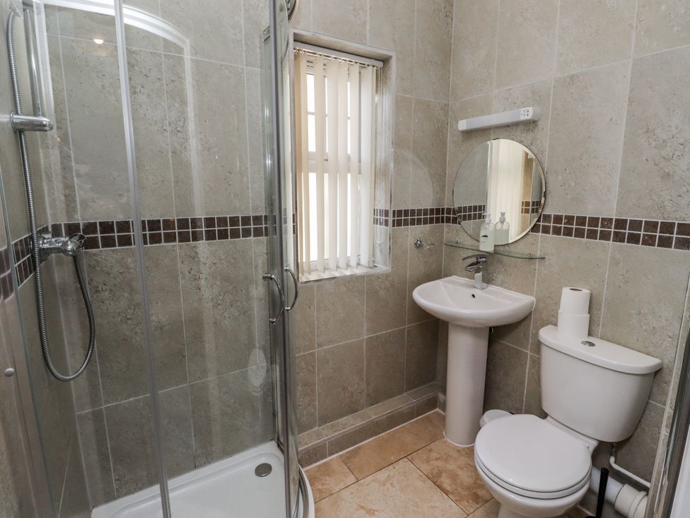 A bathroom with a shower, sink and toilet at Red Fox in Lucker