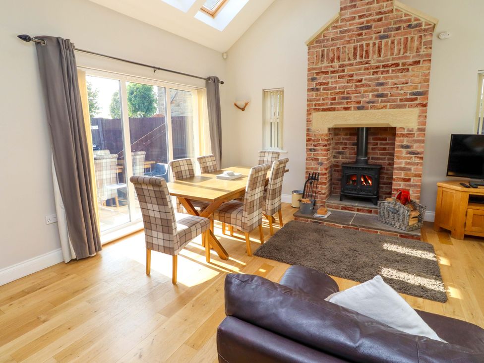 A dining room with a table and chairs at Roe Deer in Lucker