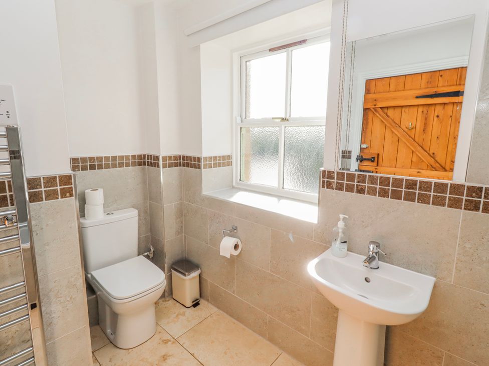 A bathroom with a toilet and sink at Greenfinch in Lucker