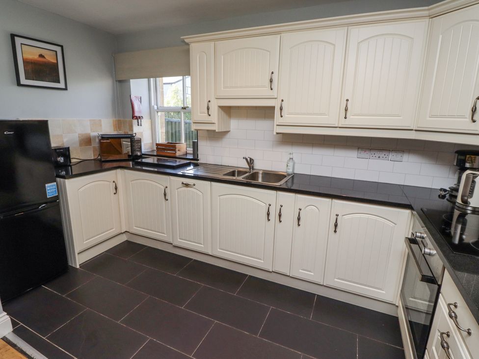 A kitchen with sink and appliances at Rosefinch in Lucker