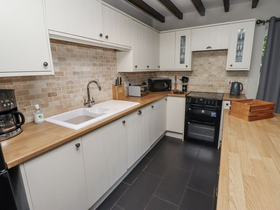 A kitchen with appliances and storage in Goldfinch Lucker