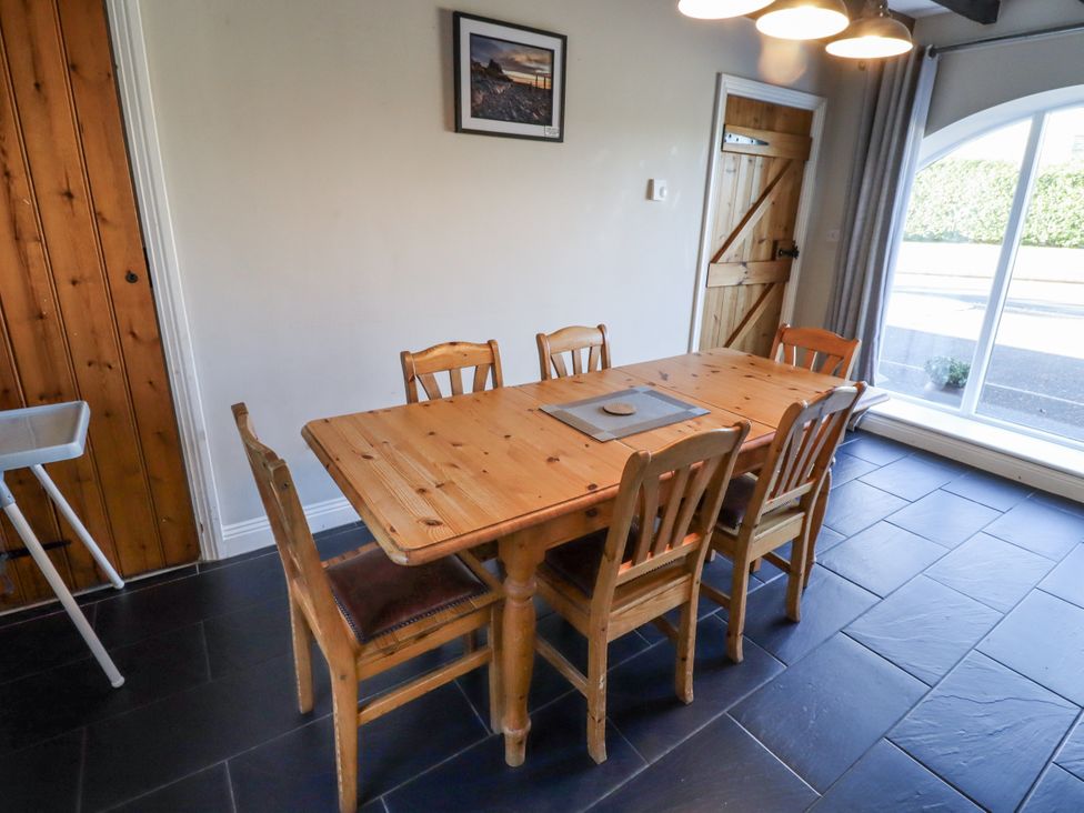 A dining room with a wooden table and chairs at Goldfinch in Lucker