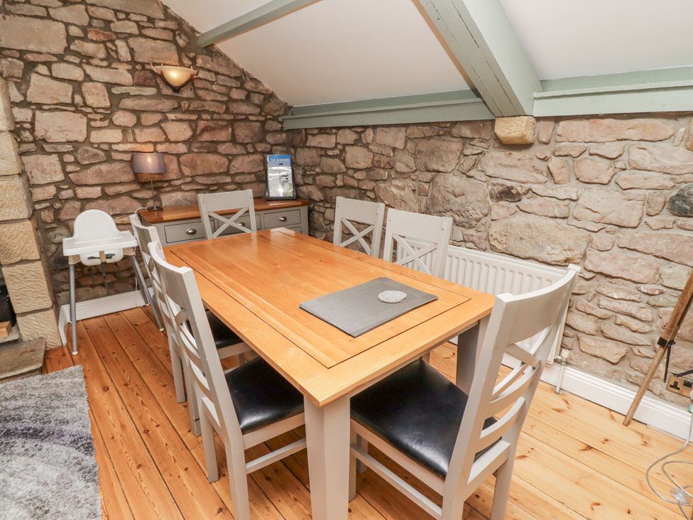 A dining room with a table and chairs at Old Mill (Lucker)