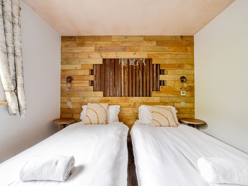 A bedroom with two single beds at Bwncath in Garthmyl