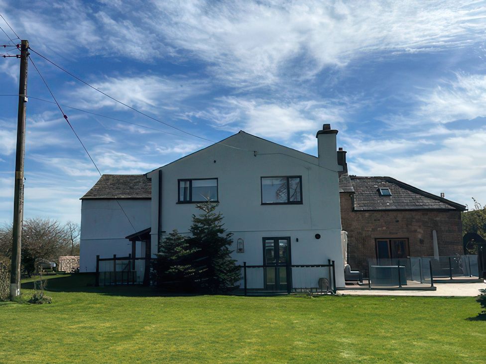 A house with garden and fence at How Hill Farm Cottage Greystoke