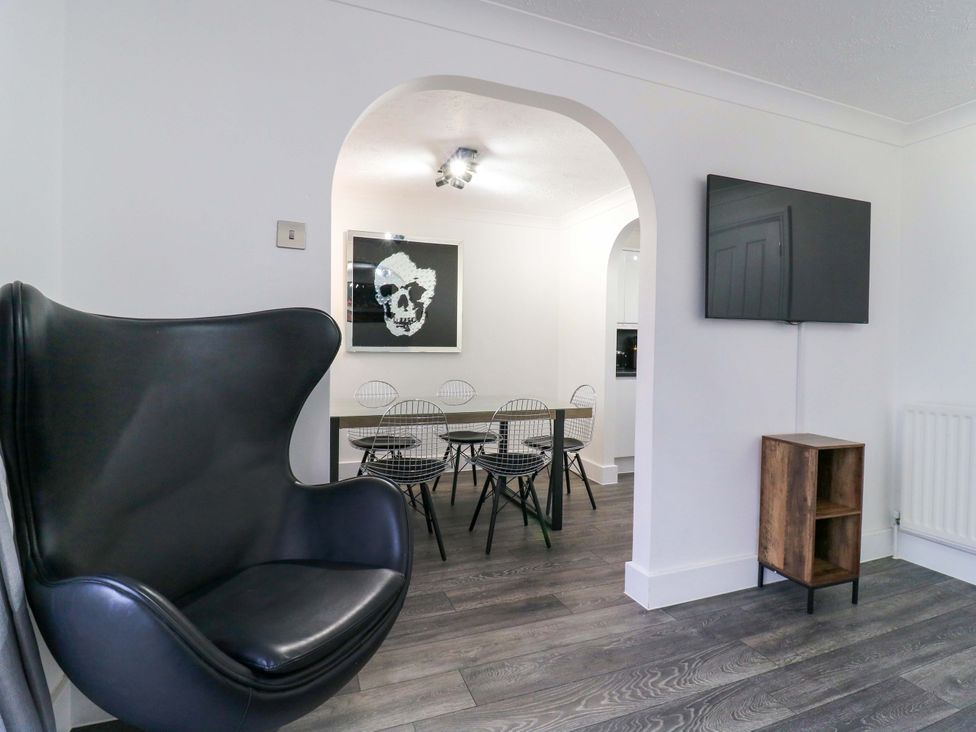 A dining room with an archway and furniture at 79 Selsey Avenue