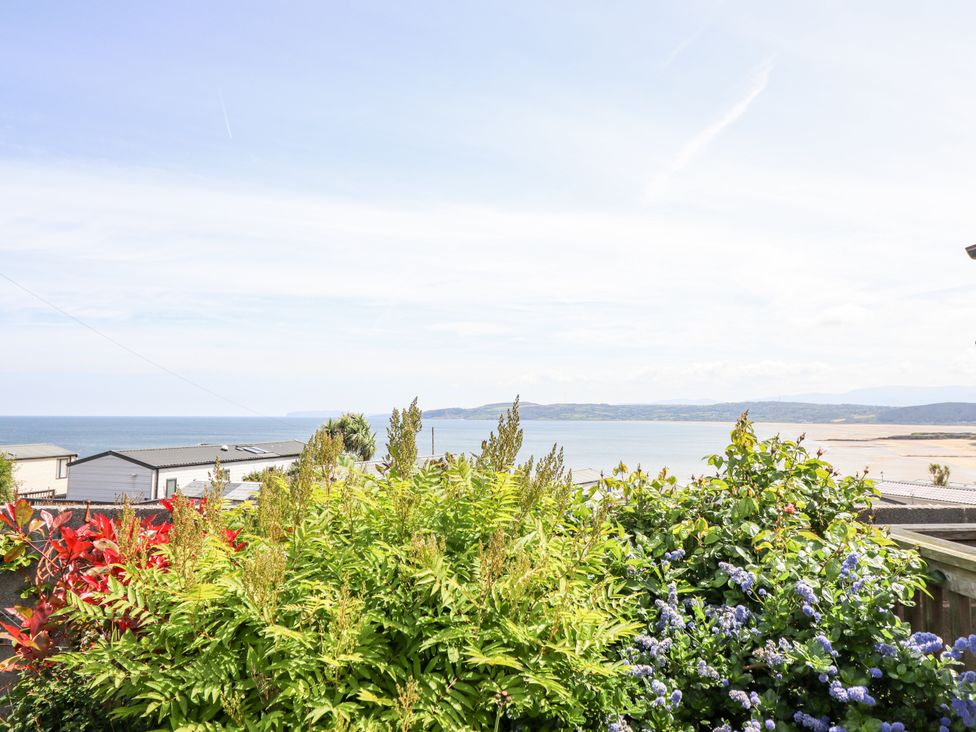 A view of the ocean with green plants at Bryn Mor in Benllech