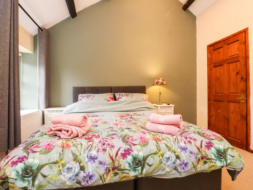 A bedroom with a bed and a lamp at 11- 13 High Street