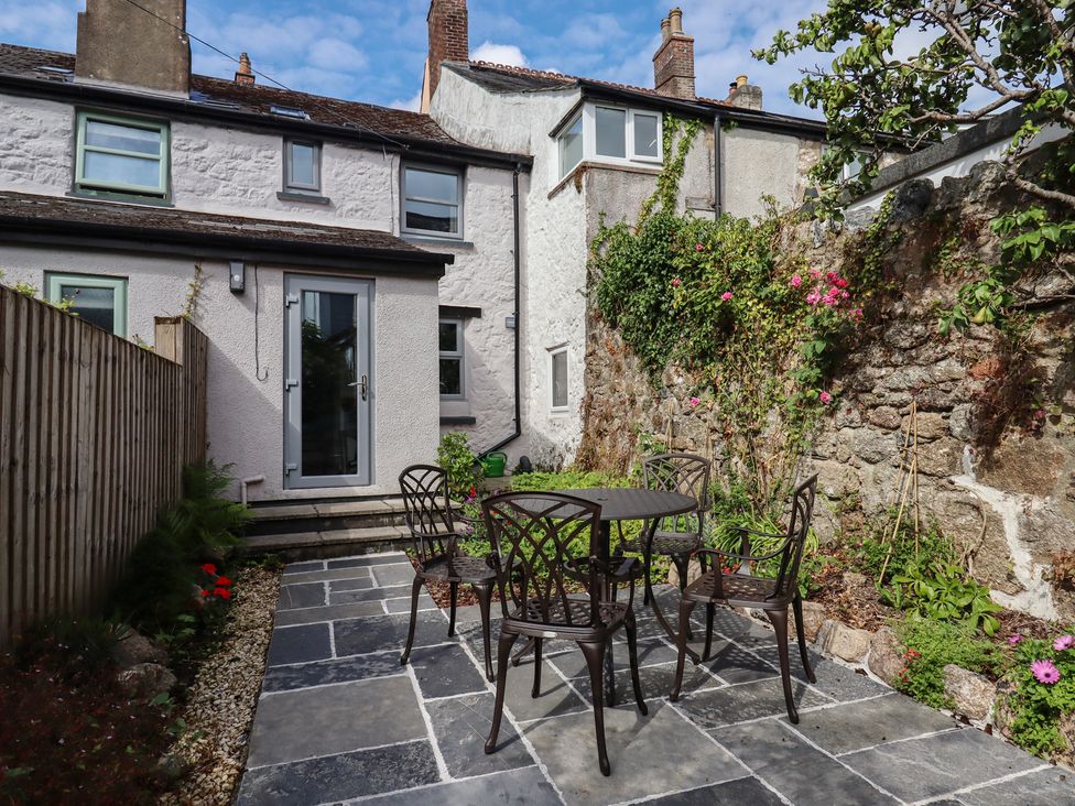 A garden with a table and chairs at The Cottage on The Square Chagford