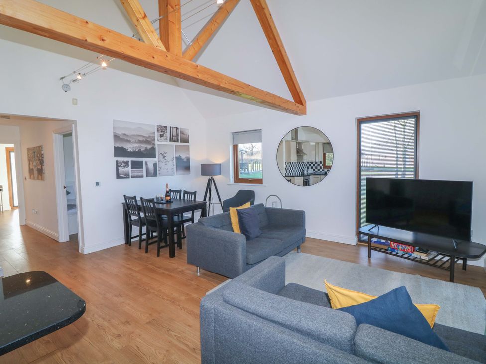 A living room with furniture and a dining area at Lodge 1 South Hykeham