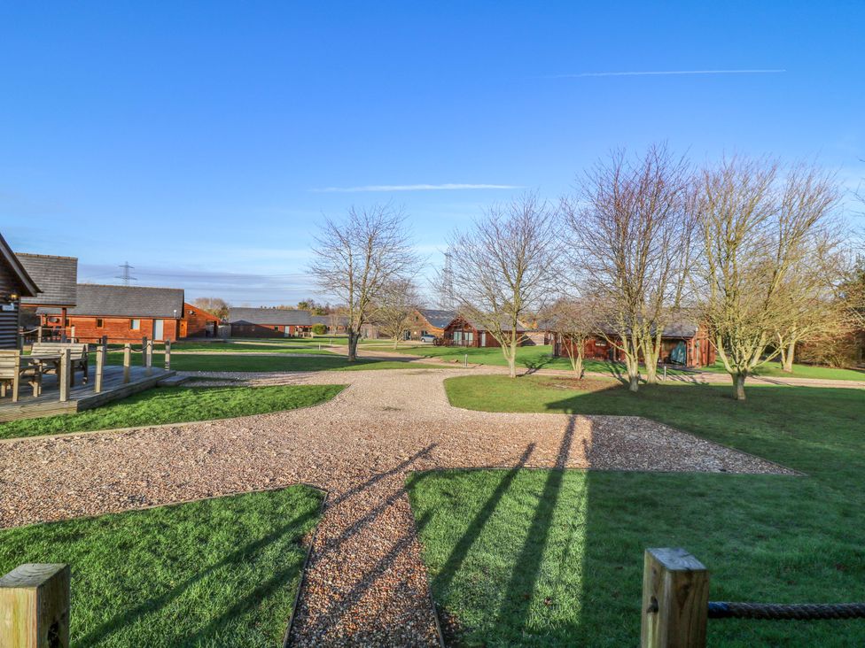 An outdoor area with lodges and gravel paths at Lodge 4 in South Hykeham