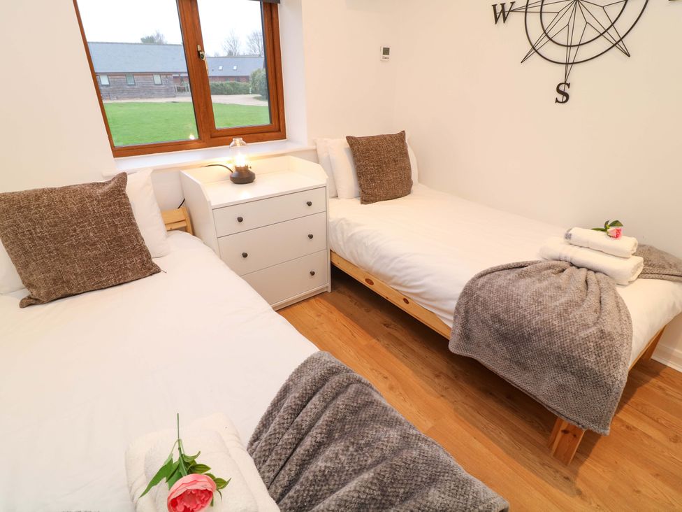 A bedroom with two beds and a drawer at Lodge 7 in South Hykeham