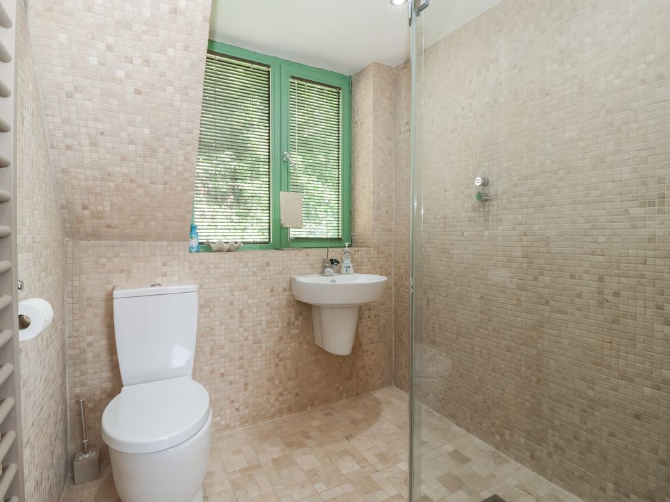 A bathroom featuring a toilet, sink, and shower at 5 Hall Yard in Whitby