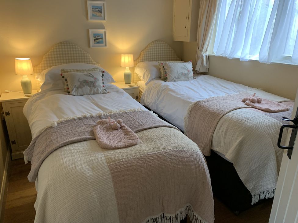 A bedroom with two single beds and lamps at The Calf Pen in Colyton
