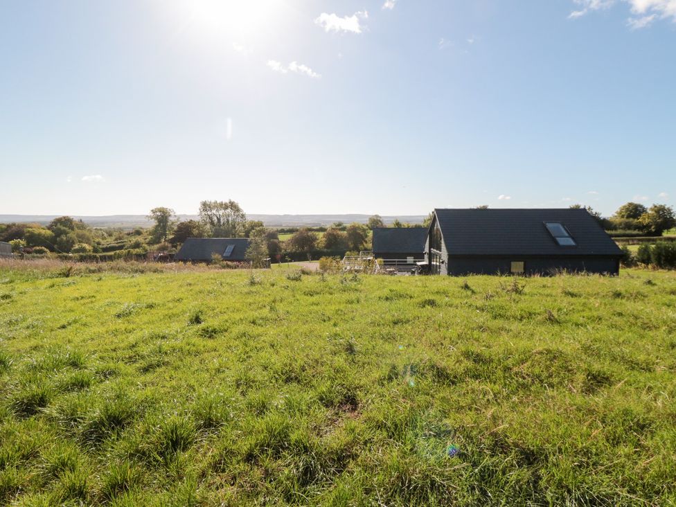 A view of houses in a grassy area at Stags Mount in Thornton Dale
