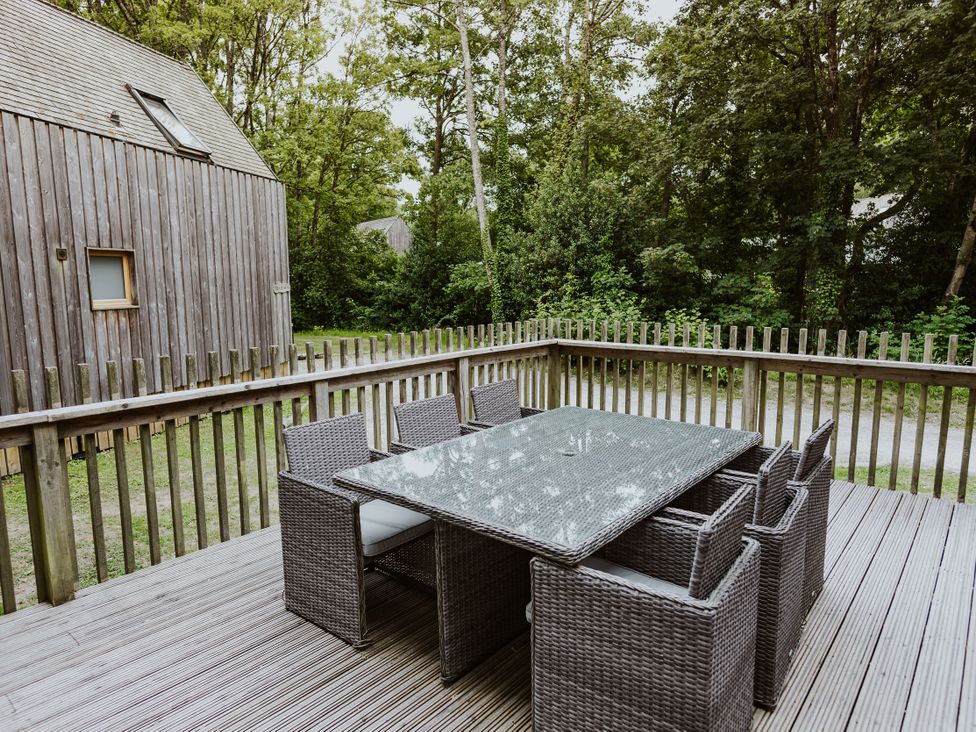 A patio with a table and chairs at Lodge 19 in Corfe Castle