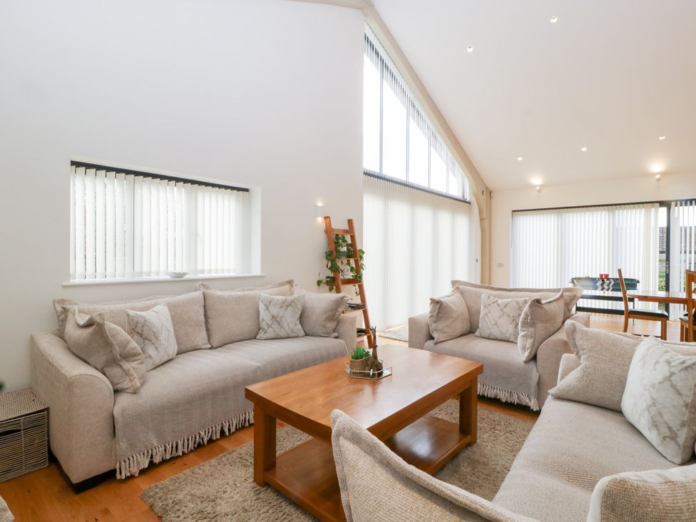 A living room with sofas and a coffee table at Bilsham Meadows, Aust