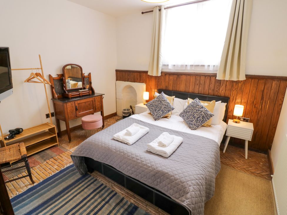 A bedroom with a bed and a dresser at Chetwynd Lodge Ingestre near Great Haywood