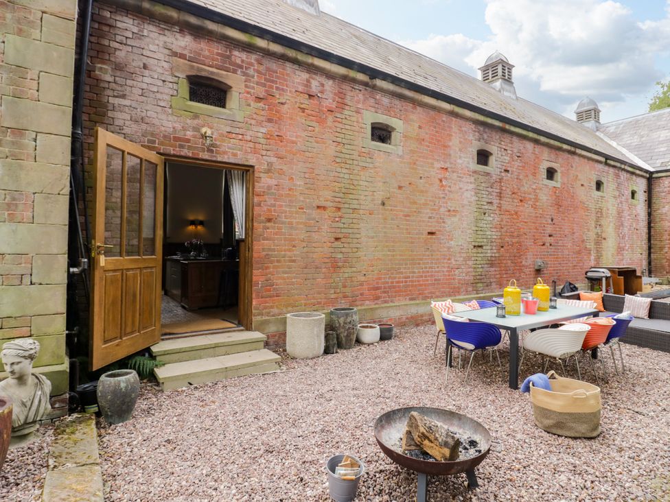 An outdoor area with a table and chairs at Chetwynd Lodge Ingestre near Great Haywood