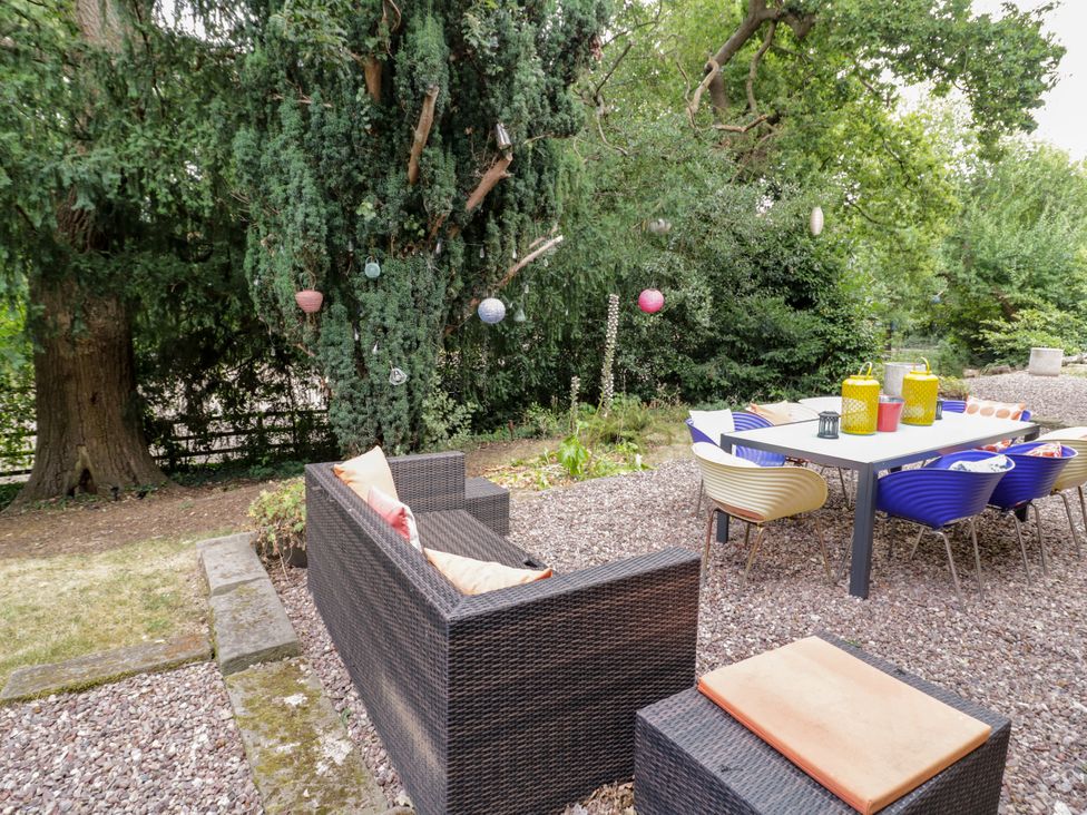 A garden with seating and a table at Chetwynd Lodge Ingestre near Great Haywood