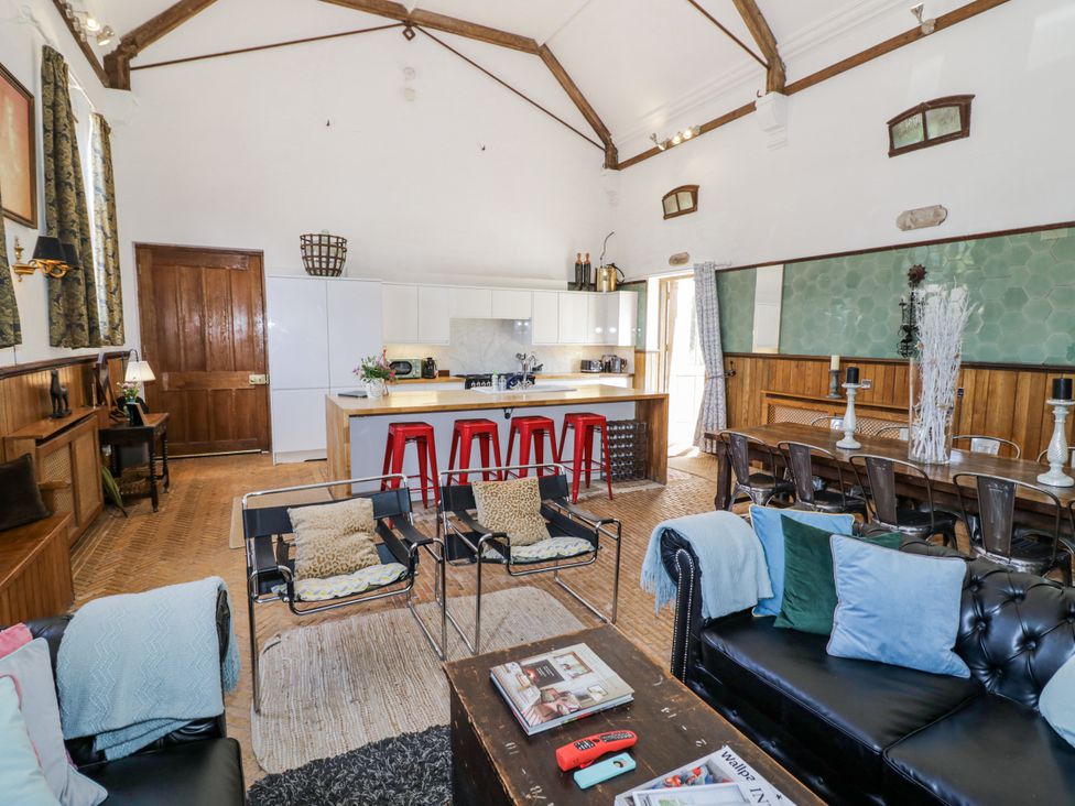 A living room with sofas and a kitchen area at Talbot Lodge Ingestre near Great Haywood