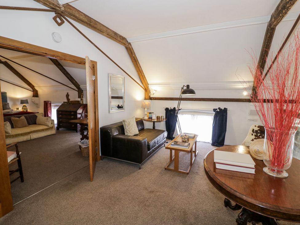 A sitting room with a sofa and table at Talbot Lodge Ingestre near Great Haywood