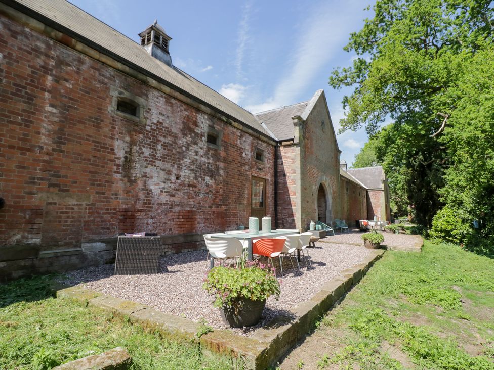 An outdoor area with a table and chairs at Talbot Lodge Ingestre near Great Haywood