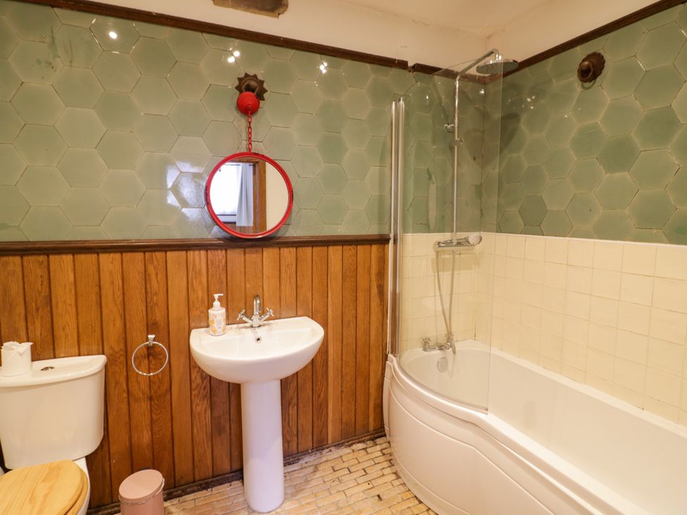A bathroom with a toilet, sink, and bathtub at Talbot Lodge Ingestre near Great Haywood