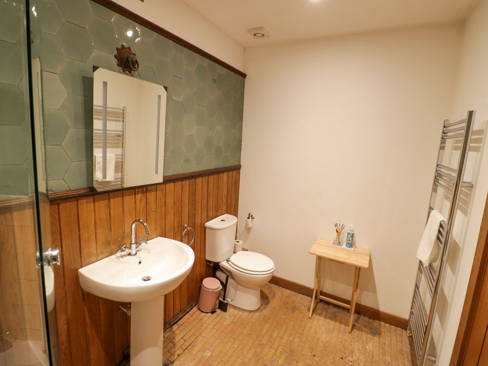 A bathroom with a wash basin and toilet at Talbot Lodge Ingestre near Great Haywood