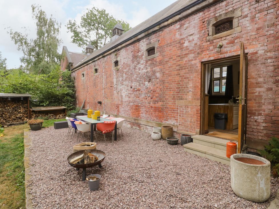 An outdoor area with a table and chairs at Talbot Lodge Ingestre near Great Haywood