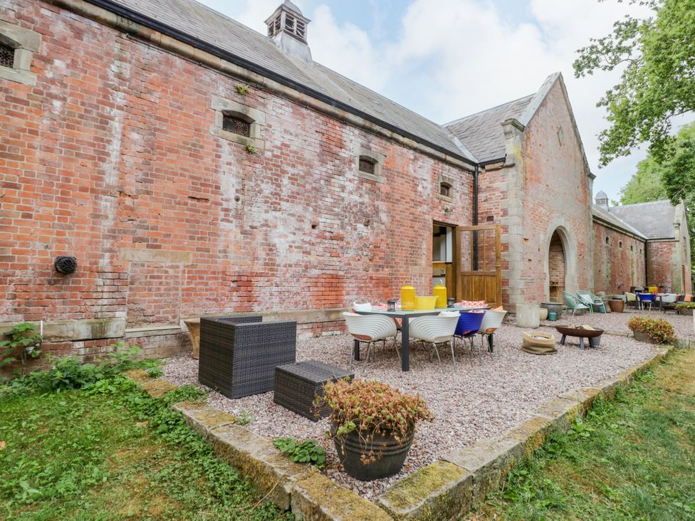 An outdoor area with a table and chairs at Talbot Lodge Ingestre near Great Haywood