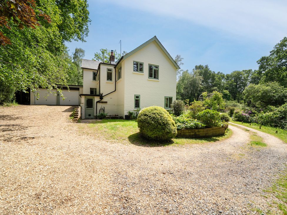 A house with a garage and gravel driveway at Primrose Spinney in Highwood near Ringwood