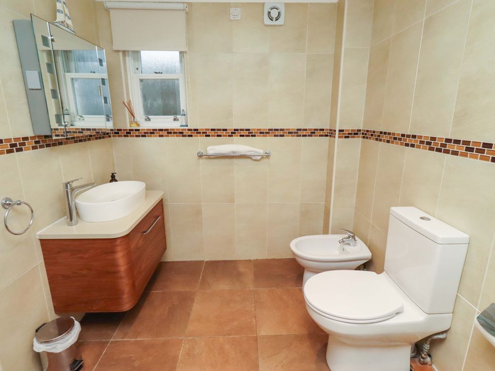 A bathroom with sink toilet and bidet at 1 Pear Tree in Beadnell