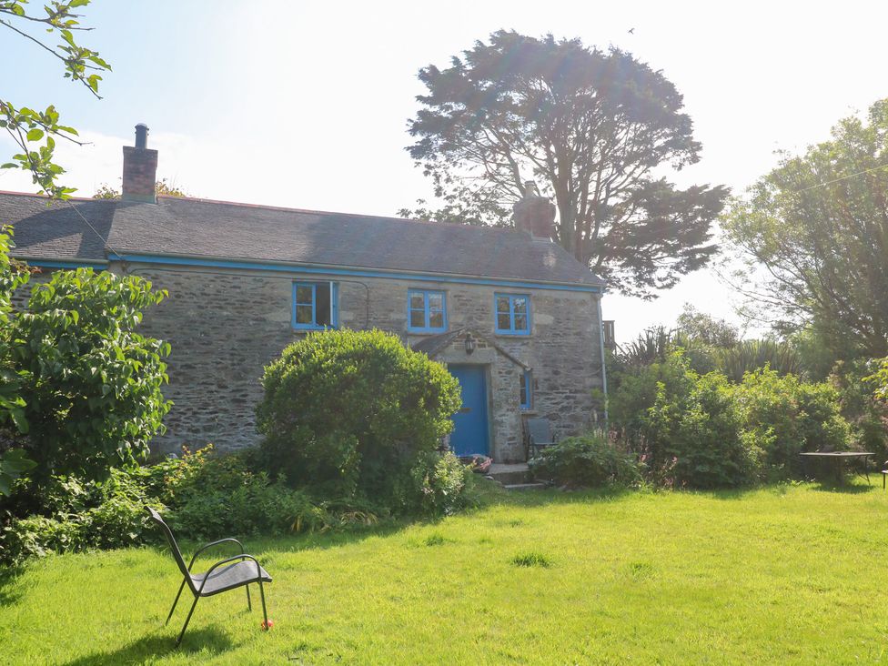 A house with a garden at Sunnyvale Cottage in Rosudgeon