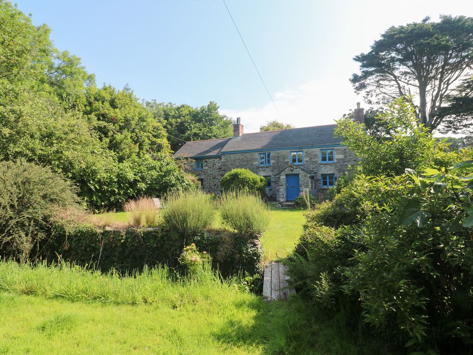 A house with a garden and pathway at Sunnyvale Cottage in Rosudgeon