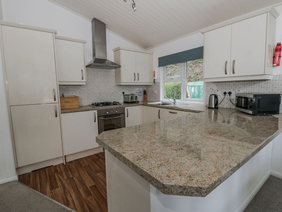 A kitchen with cabinets and countertop at Seacroft in Stepaside near Kilgetty