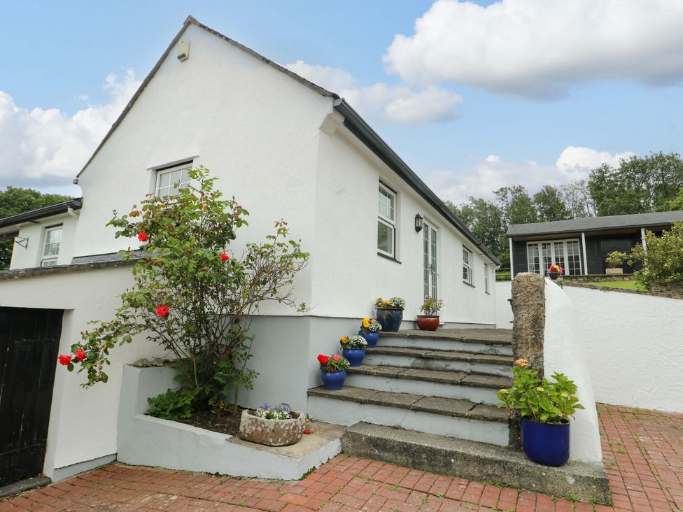 A house with stairs and flower pots at Bwthyn Clai in Llangefni