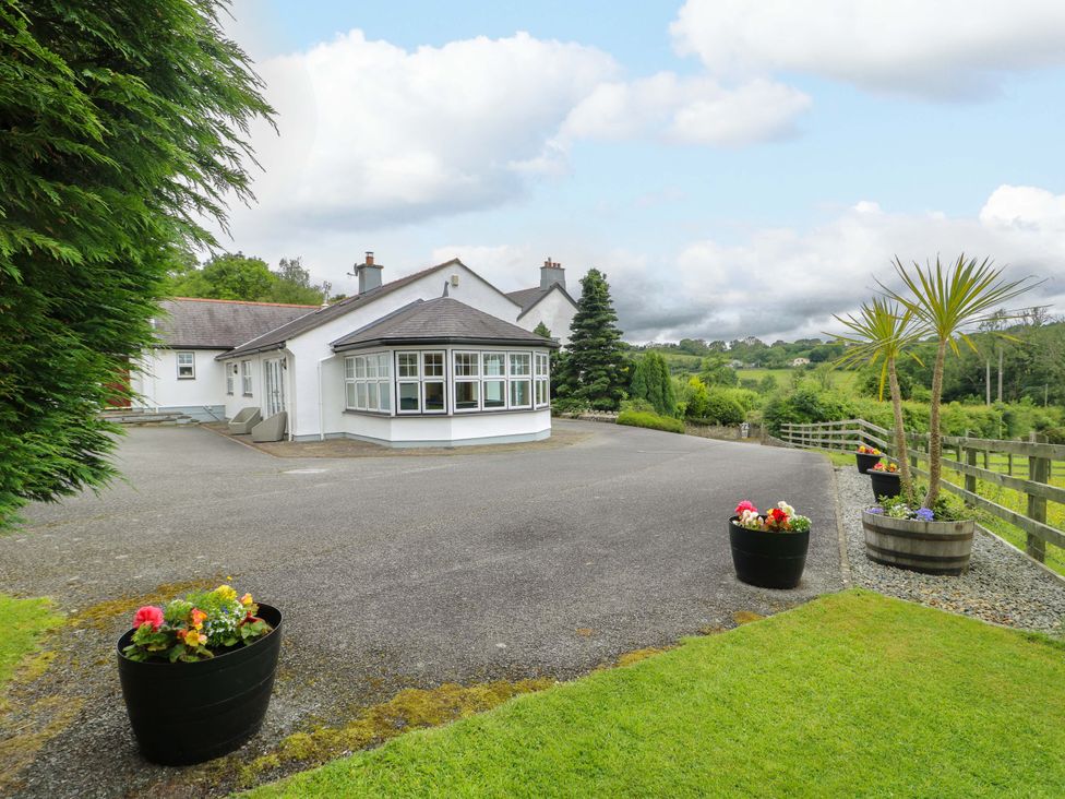 A house with driveway and flower pots at Bwthyn Clai in Llangefni