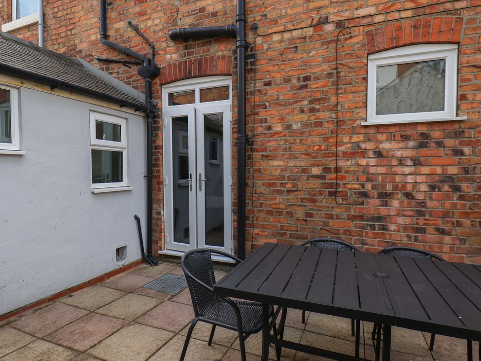 A garden with a table and chairs at 35 Moorland Road in Scarborough