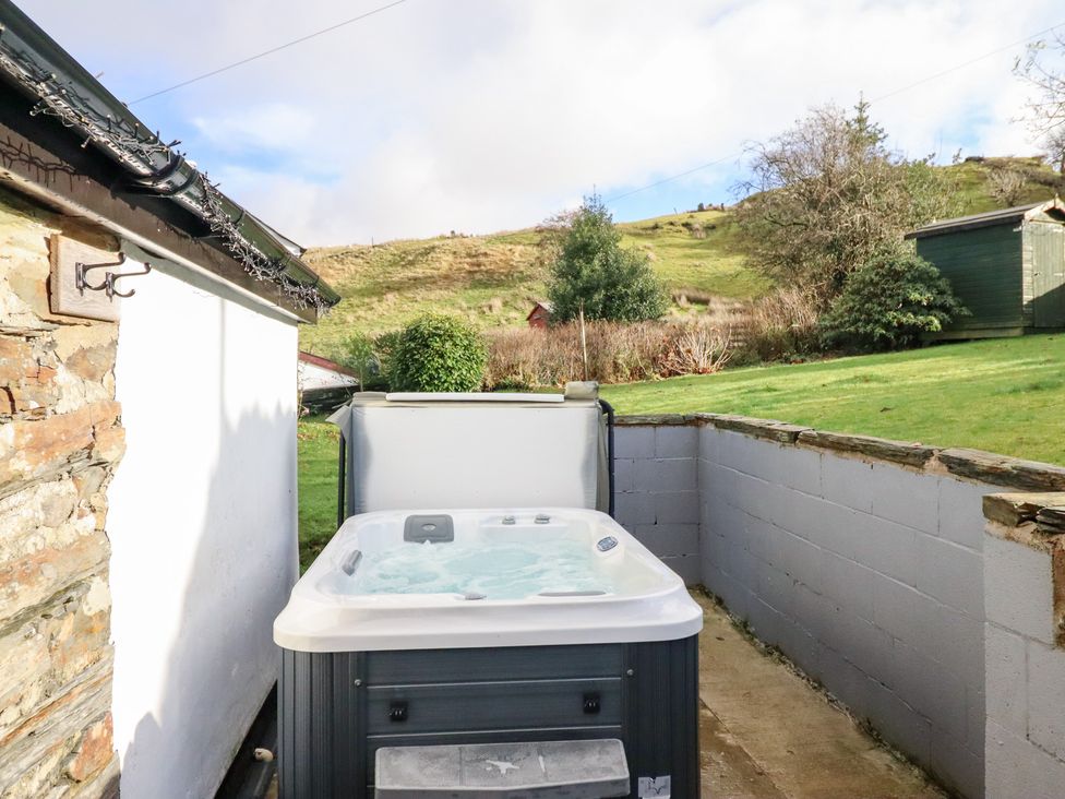 A hot tub in a garden at Ael Y Bryn in Ffestiniog