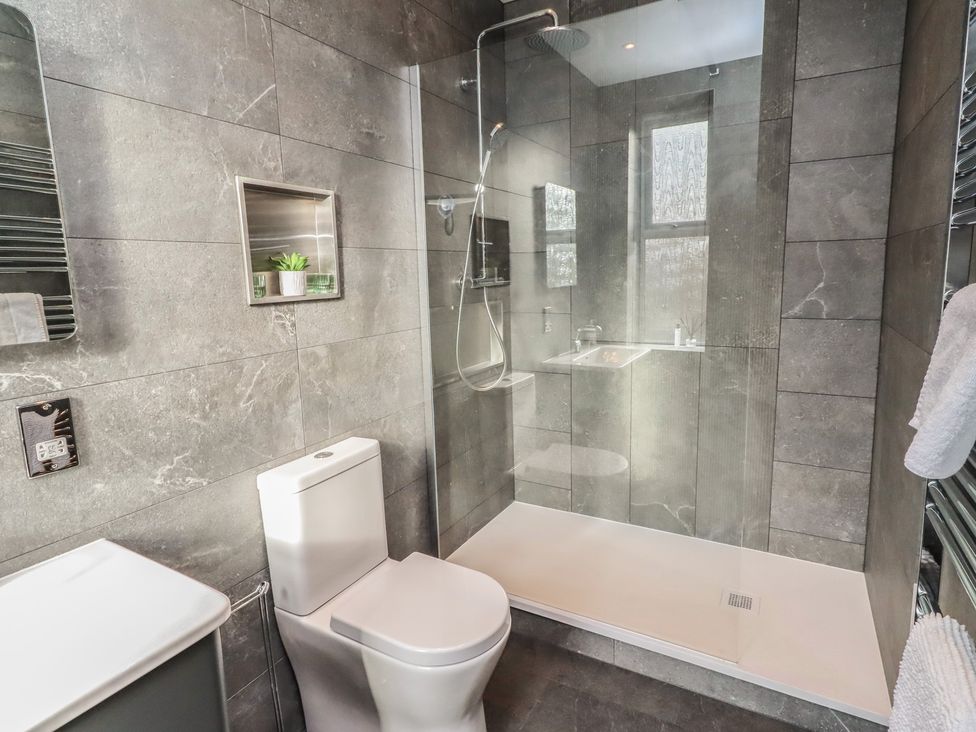 A bathroom with a shower, toilet, and sink at Rose House in Alnmouth