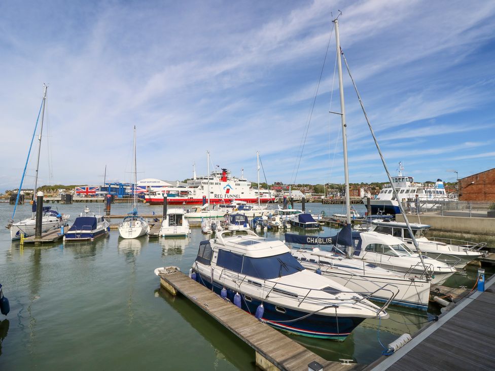 Marina View - Isle of Wight & Hampshire - 1125801 - thumbnail photo 2