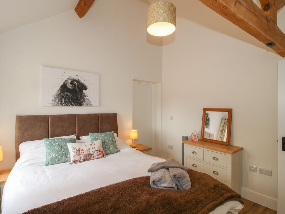 A bedroom with a bed and a chest of drawers at Oak Barn in Northwood near Wem