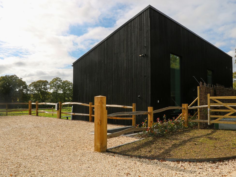 Suetts Farm Barns - Hampshire - 1126450 - thumbnail photo 3