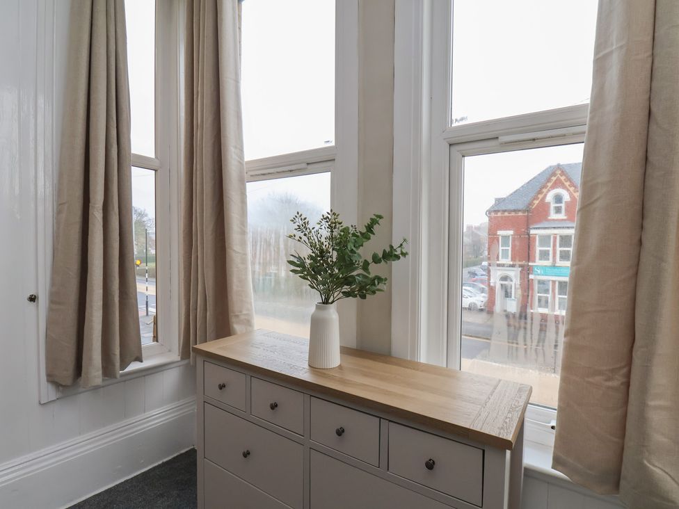 A living room with a console table and a vase on top at Bridlington Bay House in Bridlington
