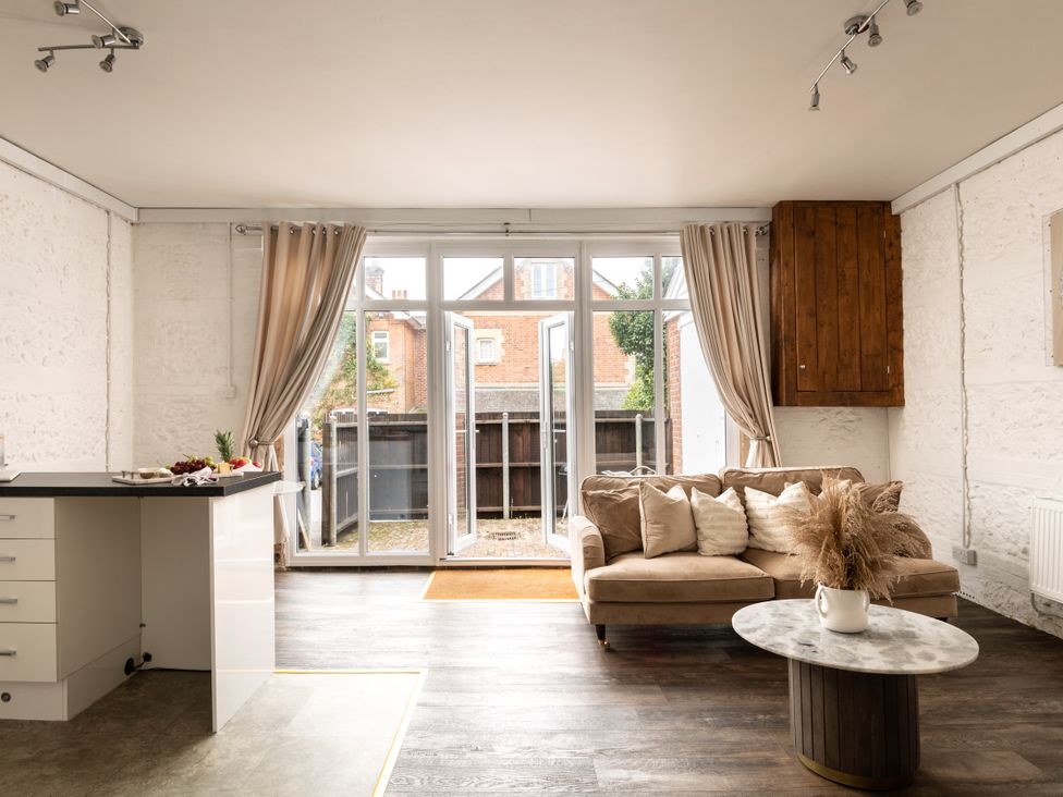 A living room with a couch and kitchen island at Primrose in Blandford Forum