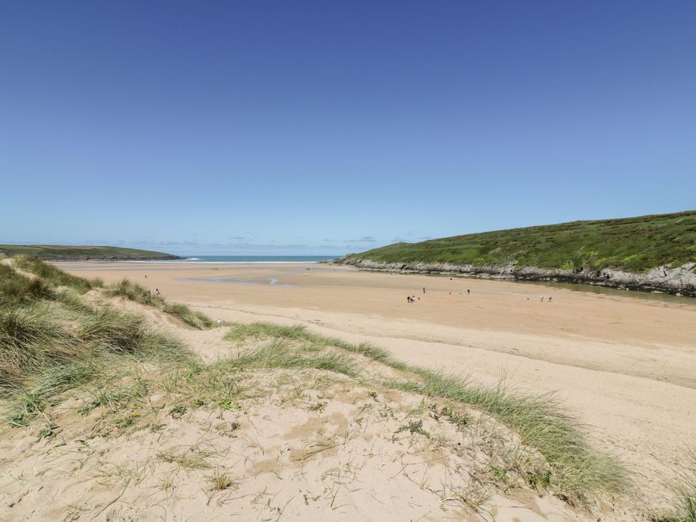A beach with sand and ocean in the background at Newquay Tamarisk Lodge on the Gannel Newquay