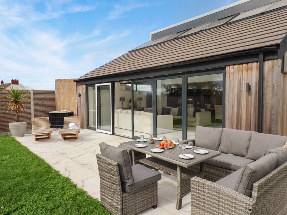 A garden with a seating area and sun loungers at Meadow View Beverley near Walkington