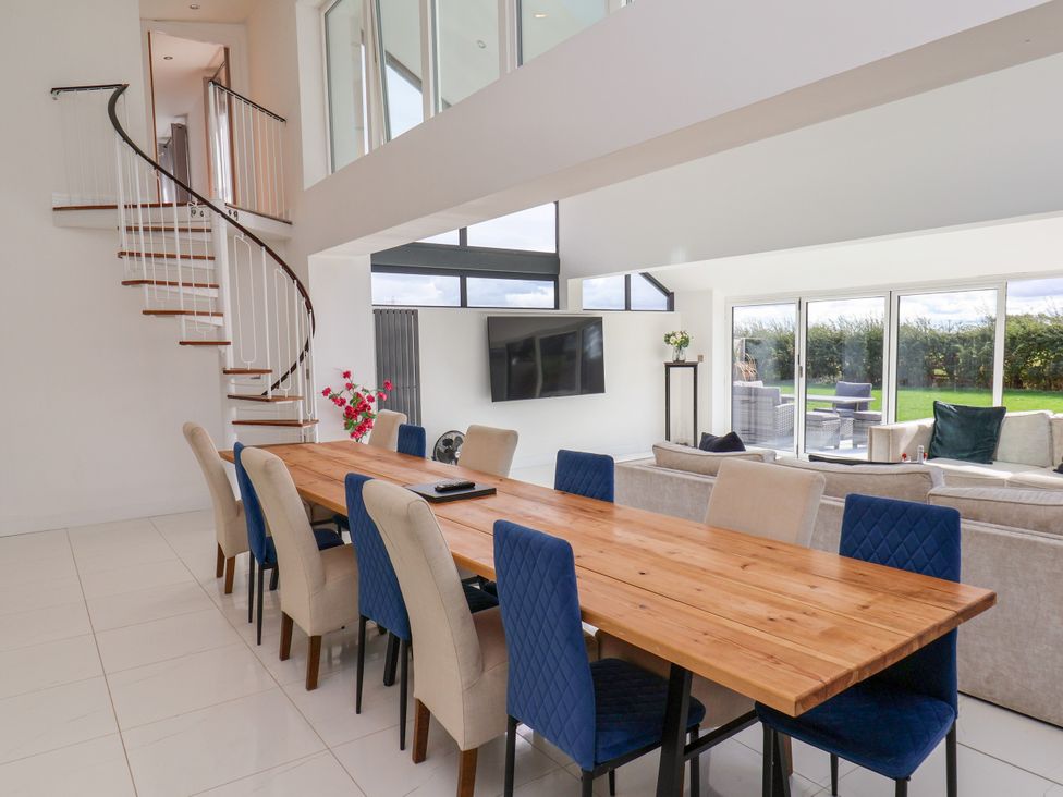 A dining area with a table and chairs at Meadow View Beverley near Walkington